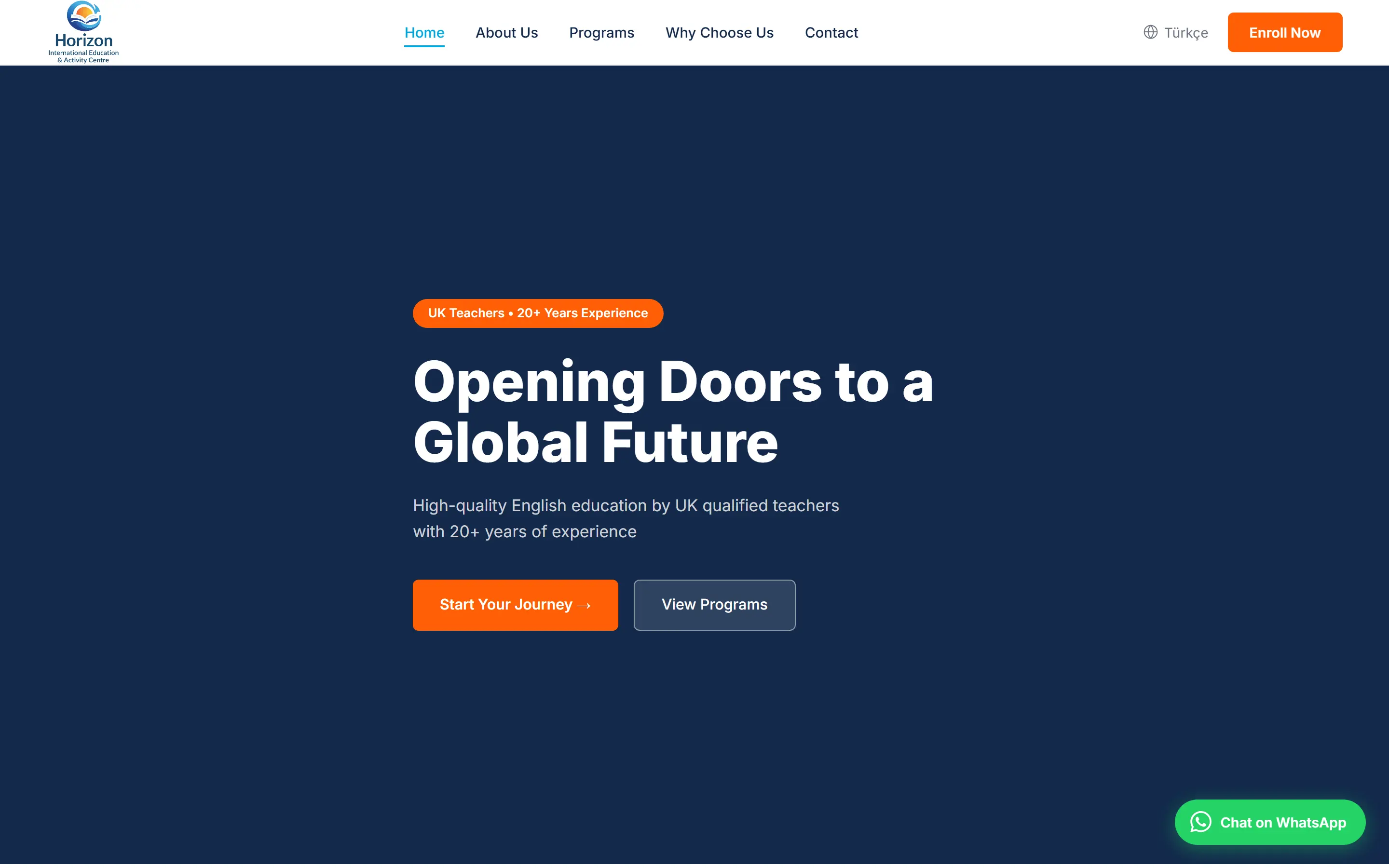 Horizon Academy home page hero in English with the headline Opening Doors to a Global Future and a language toggle in the header.